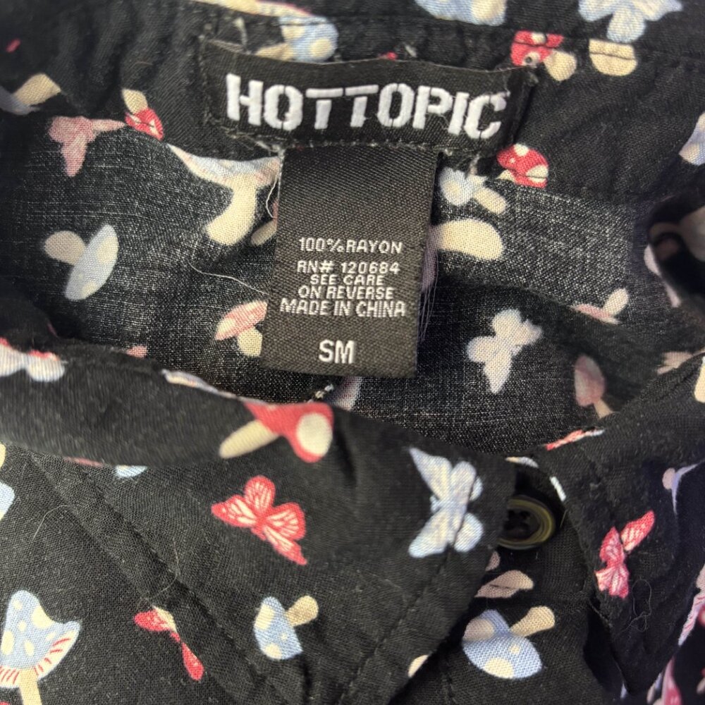 Hot Topic Breezy Mushroom Print Short Sleeve Button Up Shirt - SZ: SM - Picture 4 of 4